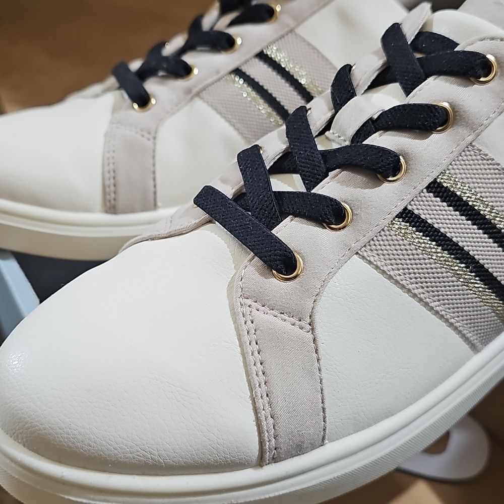 Life Stride White and Black Happy Friday Sneakers Shoes Size 9 New - Picture 5 of 10